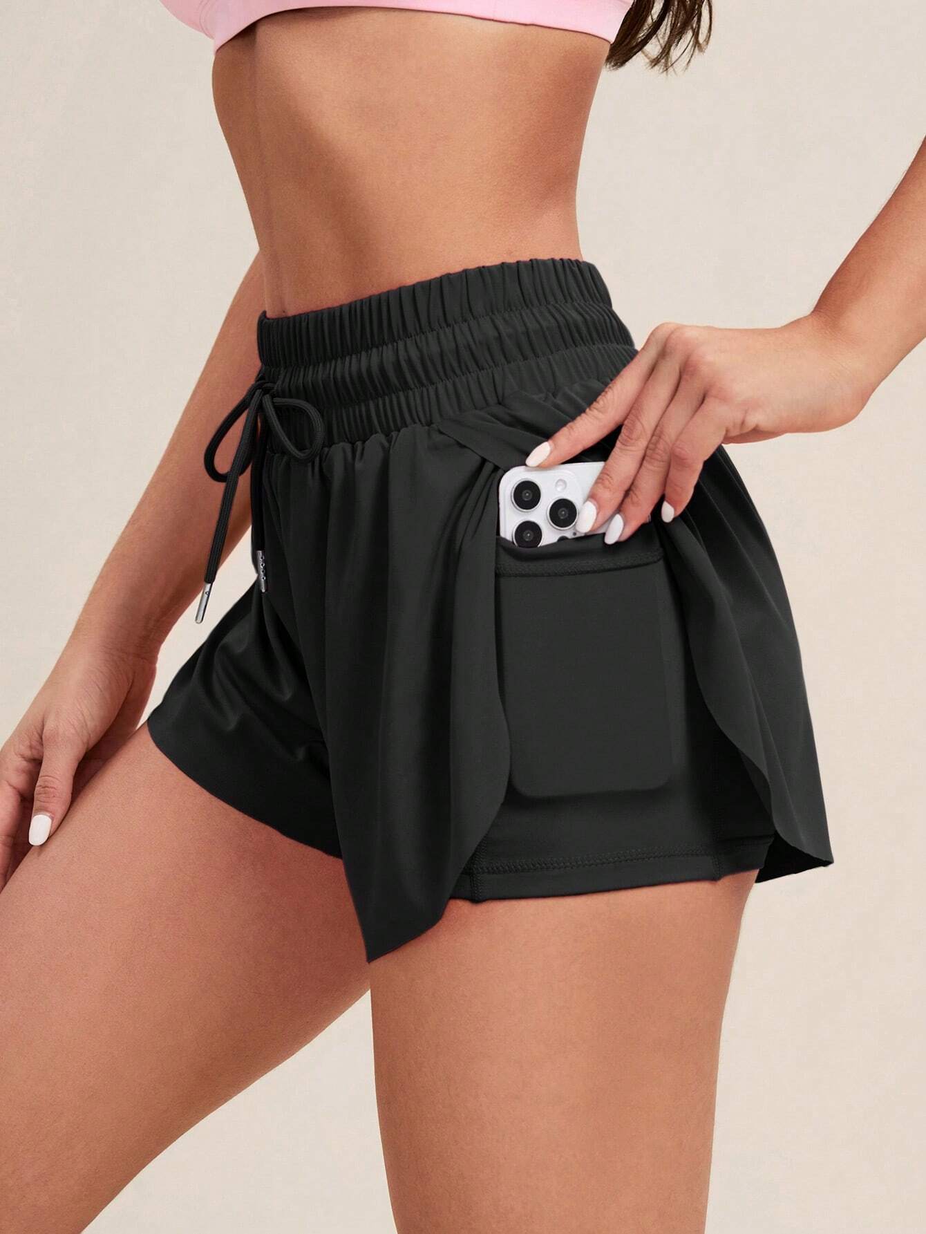 Lockere Sport-Shorts mit Taschen und Bindeband