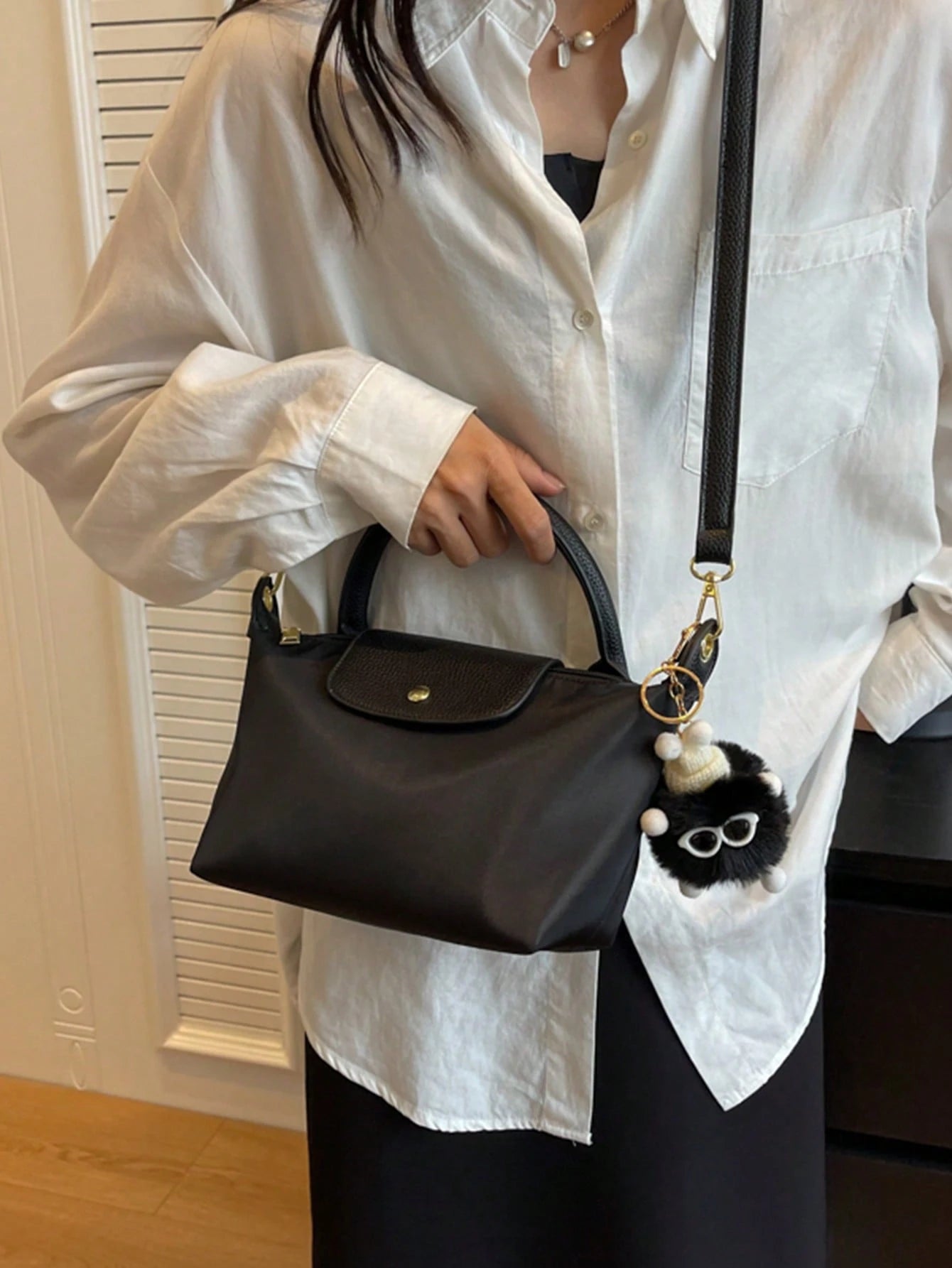Im Winter, die neue Mini-Handtasche mit Kontrastfarbdesign, nylon-wasserfestem Gewebe Umhängetasche, quadratische Tasche und Gemüsekorbtasche, geeignet für den Weg zur Arbeit, Partys und UrlaubsDating. Größe: Länge: 19cm * Breite: 6cm * Höhe: 10cm
