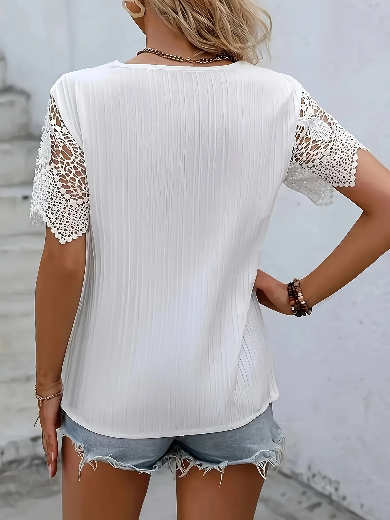 Damen V-Ausschnitt Spitzen-T-Shirt mit kurzen Ärmeln