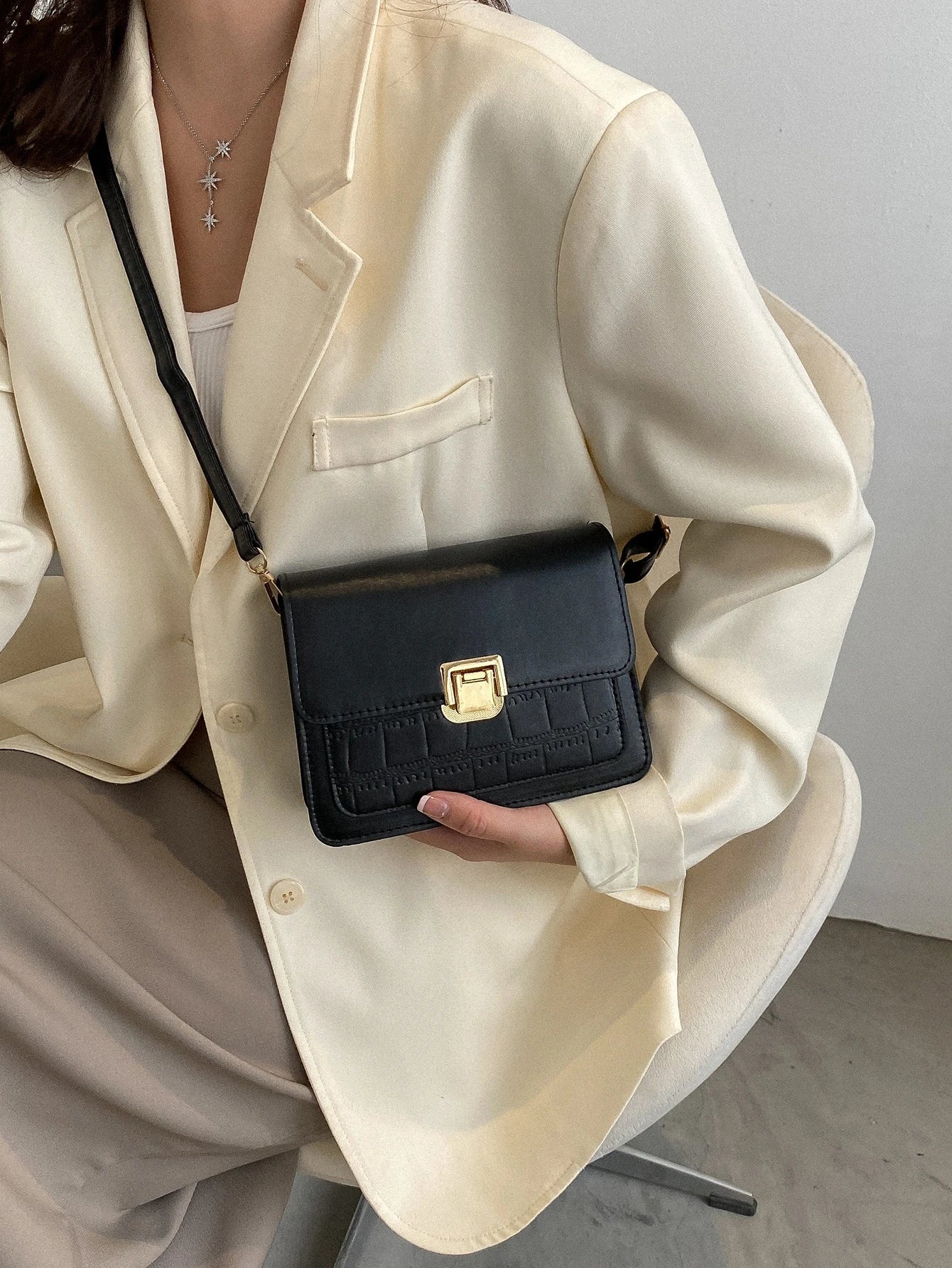 Schwarze Faux Krokodil Schnalle Pu-leder Kamera Schulter Cross Body Gurt Box Tasche Handtasche Freundin Mutter Tante Nan Geschenk Leichtgewicht, Business Casual Mini Krokodil Geprägte Crossbody Tasche Für Teen Mädchen, Frauen, College Studenten, Rookies &