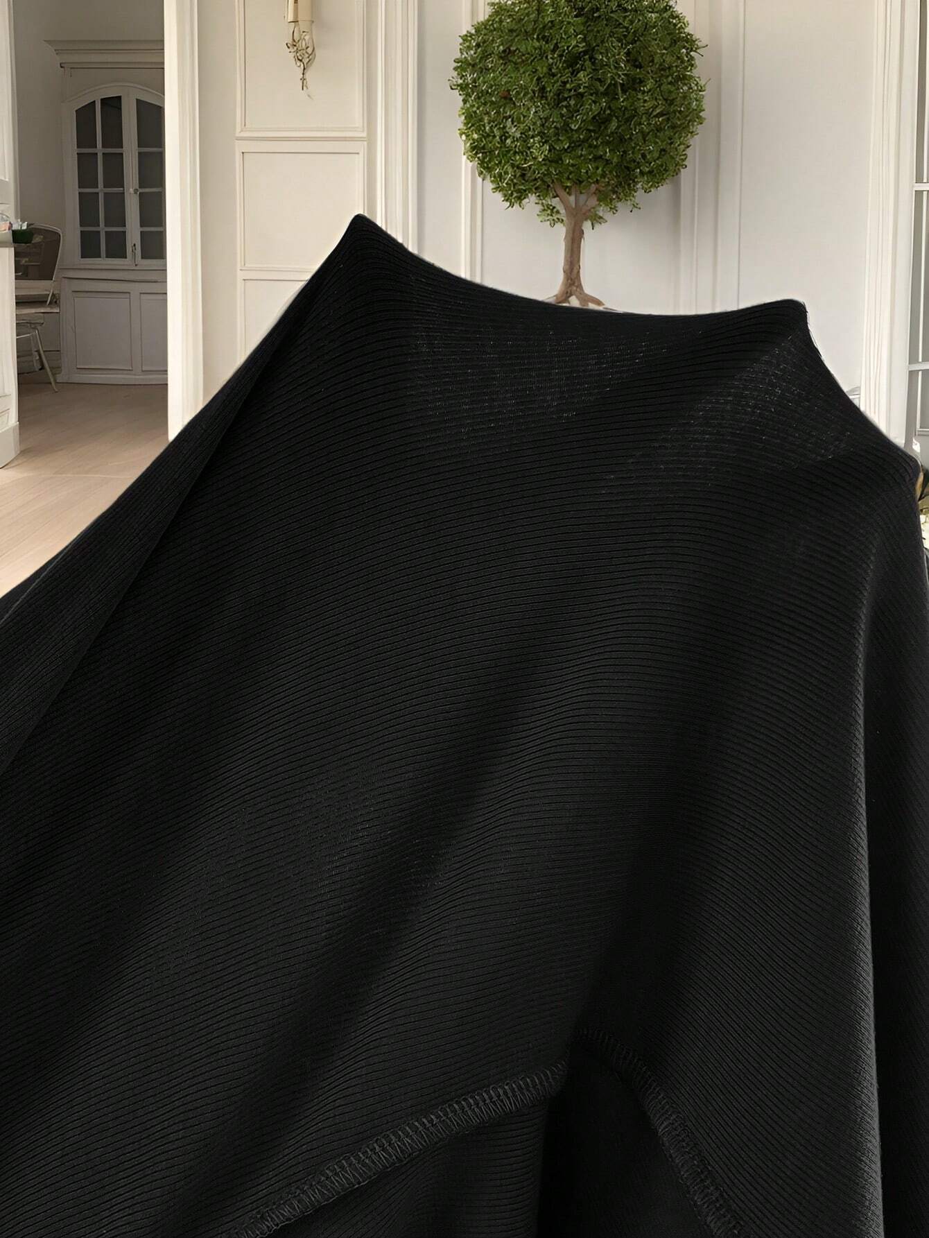 Elegantes Kleid mit Schlitz & Square Neck
