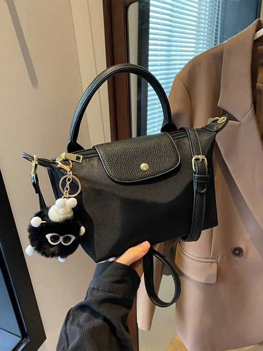Im Winter, die neue Mini-Handtasche mit Kontrastfarbdesign, nylon-wasserfestem Gewebe Umhängetasche, quadratische Tasche und Gemüsekorbtasche, geeignet für den Weg zur Arbeit, Partys und UrlaubsDating. Größe: Länge: 19cm * Breite: 6cm * Höhe: 10cm